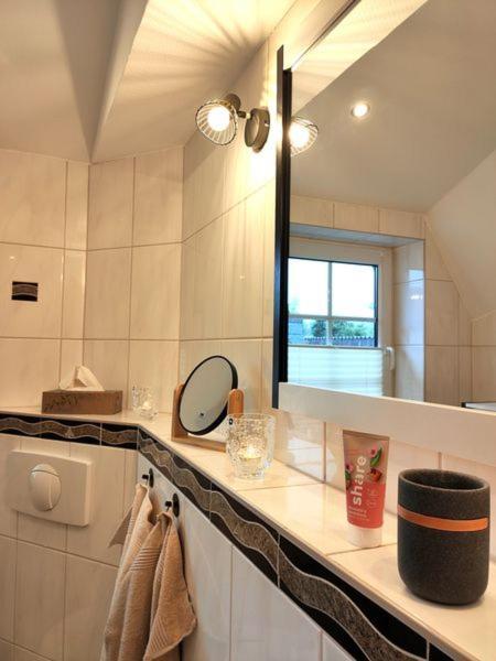 Ferienhaus Blaue Blume Mit 11 Kw Ladestation, Kamin, Terrasse, Eingezaeuntem Garten, Sauna, Wlan, Netflix, 2 Hunde Willkommen! Güntersberge Exterior foto